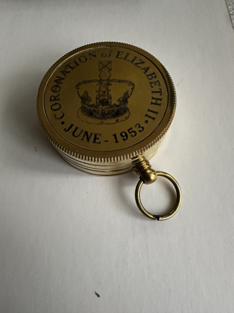 Complete coronation set 1953 – medal, palace letter, case and period sun compass - 8