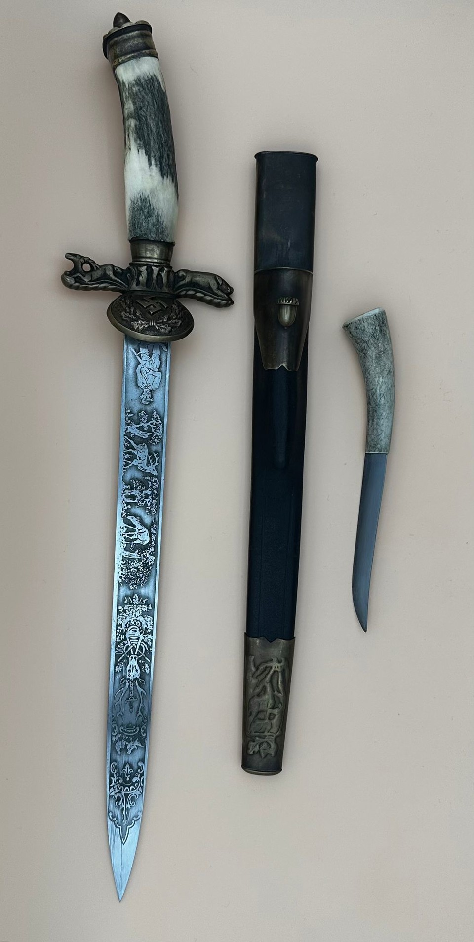 Collector's dagger - historical symbolism, complete with scabbard