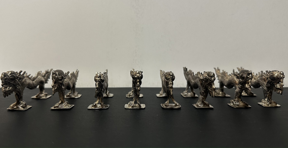 Silver set of decorative dragons